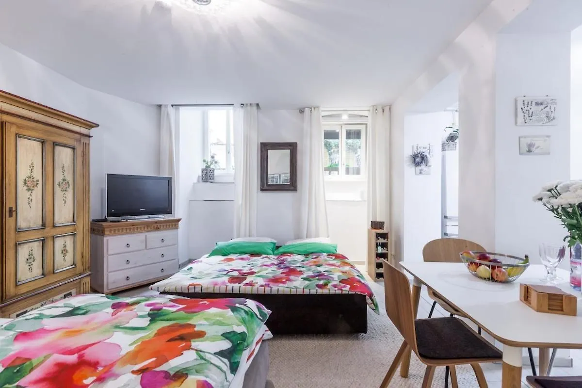 S31 - Room 22 Apartment Bergmannstrasse Back Berlin 0*,  Tyskland